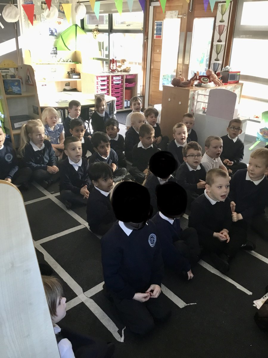 QRA_2030Y1's tweet photo. This morning we have had a whole class phonics session using Bug Club. Can you use your phonics arm? #qraphonics https://t.co/EyetKuo80Z