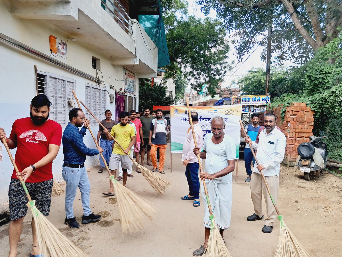 CBMorar's tweet photo. 25.09.2023-Cleanliness drive through Janbhagidari at sutarpura of @CBMorar under #SHS2023 #SwachhataHiSeva #GarbageFreeIndia #SpecialCampaign3
@adgcantts_dgde @PddeScPune
@PMOIndia @DARPG_GoI @DefenceMinIndia @AjaybhattBJP4UK
@giridhararamane
@SpokespersonMoD https://t.co/puWqxs317k