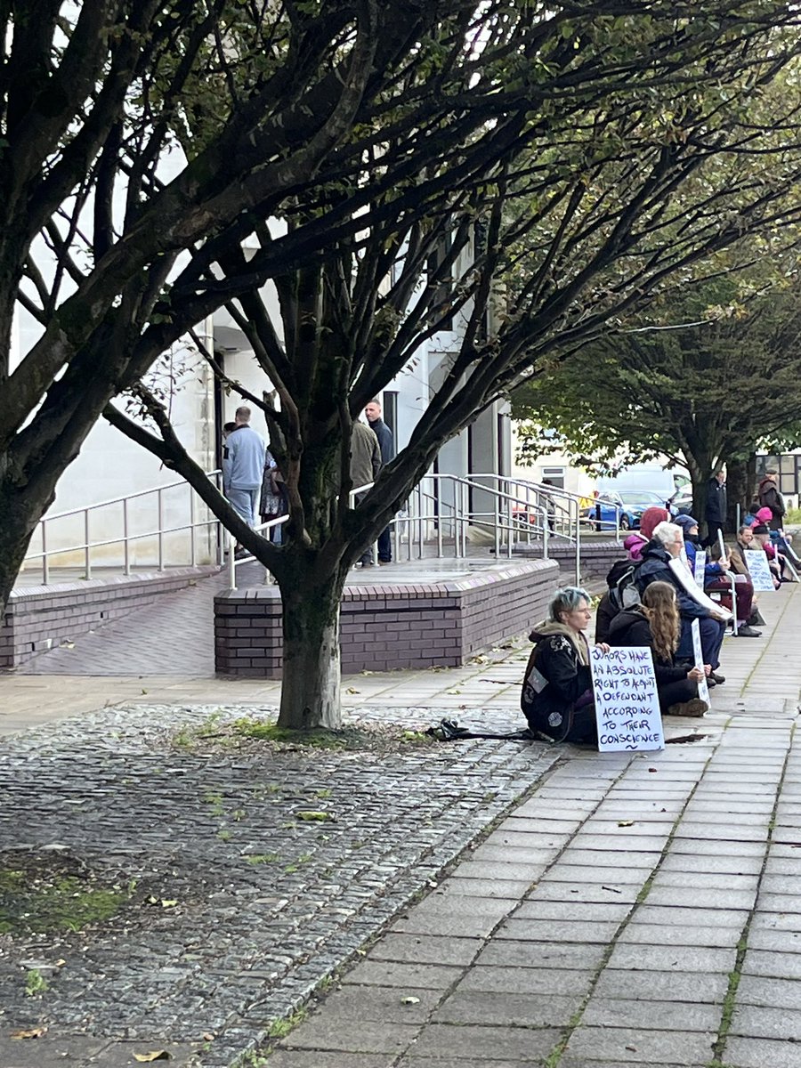 celiastrange's tweet photo. @LawyersAreResp 

Swansea Crown Court https://t.co/Rg09C2zm36