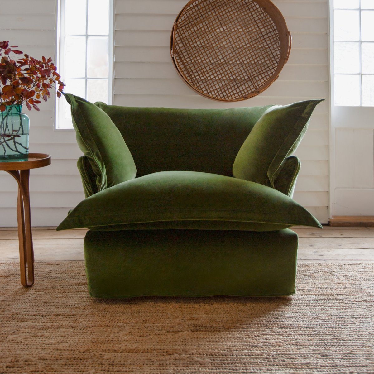 There's been a slight change in mood and temperature recently across the UK and we're feeling the urge to get snuggly and warm in preparation for Autumn. 

Our gorgeous range of 100% cotton velvets and corduroys are perfect for just that.