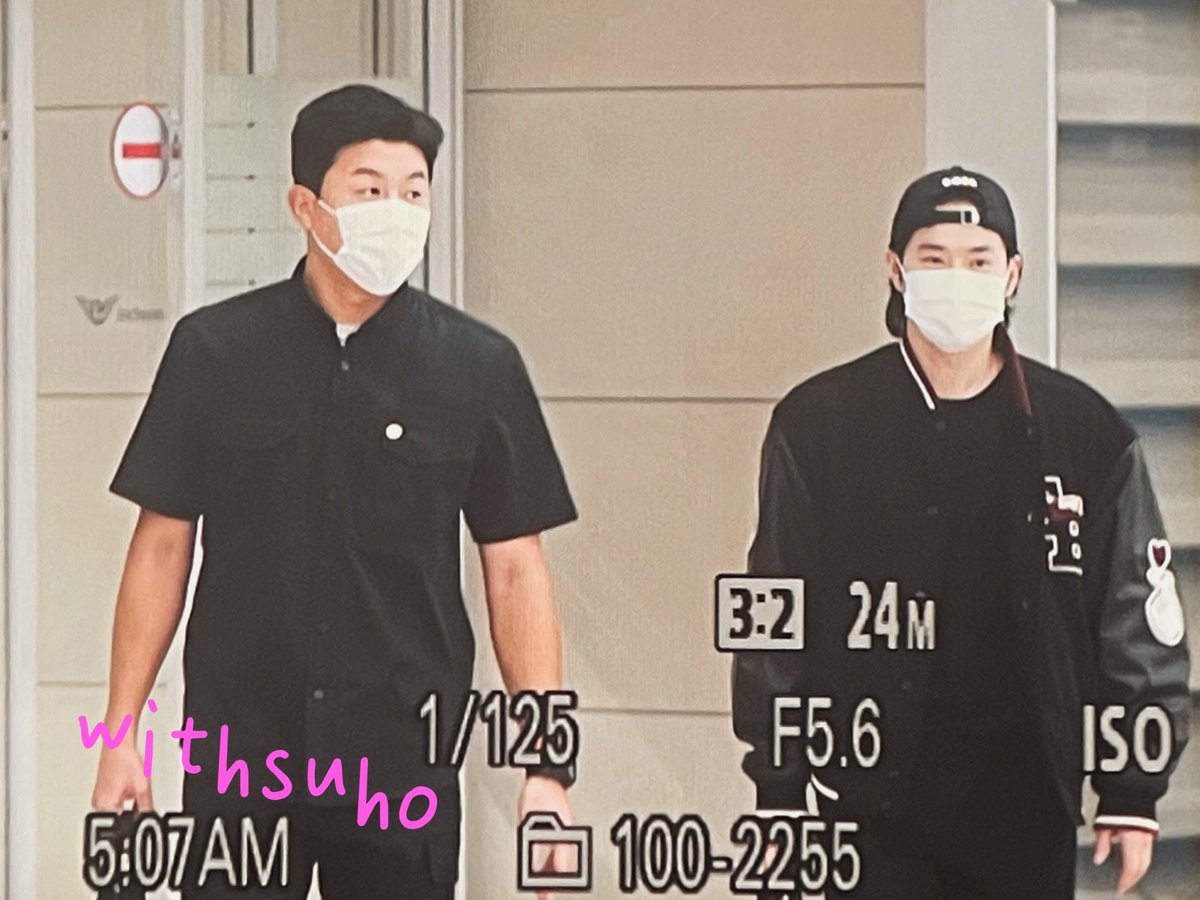 WithSuho__'s tweet photo. 230825 #수호 #준면 #SUHO 인천 도착 수고했어용🫶🏻🫶🏻 https://t.co/bh5UjZSanr