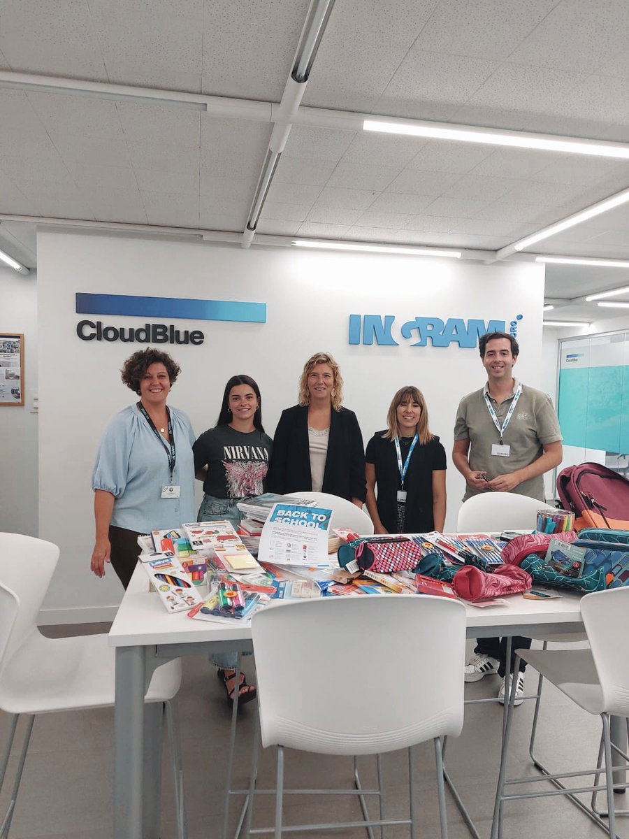 CAMPAÑA BACK TO SCHOOL 🎒📚
Hoy agradecemos a @ingrammicrocloud su donación de material escolar. Servirá de gran apoyo para las familias con las que trabajamos desde Cantabria Acoge. #ResponsabilidadSocialEmpresarial #inclusióntecnológica #responsabilidadsocial#ingrammicro