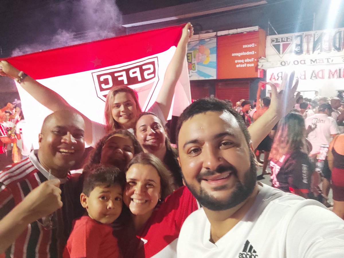 clebinhobassman's tweet photo. Aqui em São Joaquim da Barra interior de Sp, teve muita festa ! Parabéns nação tricolor do Hora 1 #hora1 #tricolor https://t.co/2NvNHVrpiA