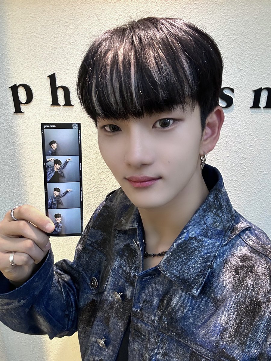 nSSign_official's tweet photo. [#준혁] 얼른 와 나랑 찍자

#엔싸인 #nSSign #JUNHYEOK https://t.co/Q2vkIgqPIc