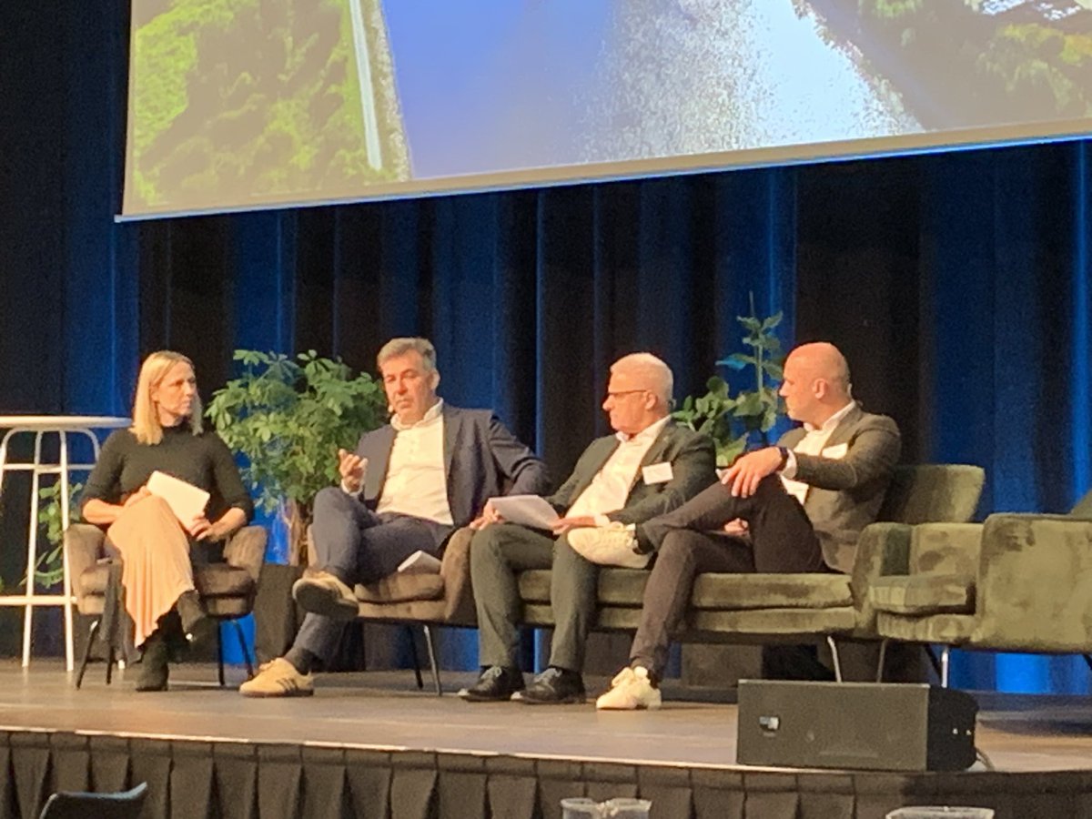Tue Damsø (@tdamsoe) on Twitter photo Hvad er de næste vigtige skridt fra plan til handling? Til dagens DK2020-konference blev der i en samtale mellem <a href="/L_Aagaard/">Lars Aagaard</a>, @andersKuhnau og <a href="/FrankBorgmester/">Frank Schmidt-Hansen</a> peget på at
“klimakamp er en holdsport - vi kan allesammen bidrage med noget, men ingen kan det hele” 🌿
#dk2020 Hvad er de næste vigtige skridt fra plan til handling? Til dagens DK2020-konference blev der i en samtale mellem <a href="/L_Aagaard/">Lars Aagaard</a>, @andersKuhnau og <a href="/FrankBorgmester/">Frank Schmidt-Hansen</a> peget på at
“klimakamp er en holdsport - vi kan allesammen bidrage med noget, men ingen kan det hele” 🌿
#dk2020