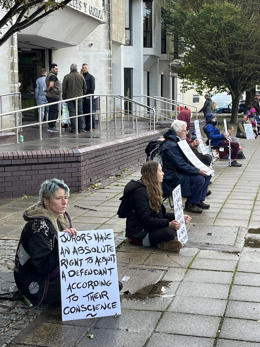 celiastrange's tweet photo. @DefendourJuries 
Swansea Crown Court https://t.co/PbxvaqFTRu