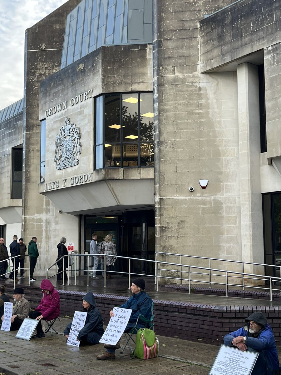 celiastrange's tweet photo. @DefendourJuries 
Swansea Crown Court https://t.co/PbxvaqFTRu