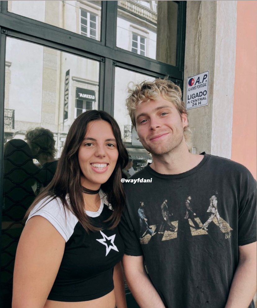 dani ☆ tweet media