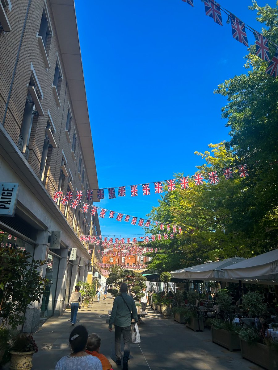 Sundays just got a whole lot better! Join us for a day of rejuvenation and pleasure with our special promotion that’s designed to make your Sundays in Chelsea exceptional.

Experience the magic of Chelsea on Sundays with our exclusive promotion.