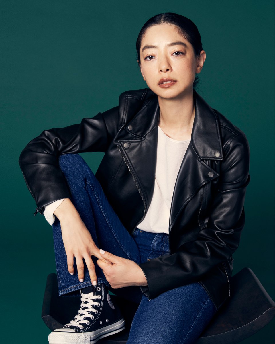 Gap_JP's tweet photo. ハードな印象のライダースジャケットは、なめらかなフェイクレザーを取り入れて。90'sストレートデニムと合わせればエフォートレスなデニムルックの完成。
市川実和子（モデル・女優）
#Gap #市川実和子 #Mastered #ONLYTHEESSENTIALS

https://t.co/Yh4FSYe3An https://t.co/Am92OcwG8c