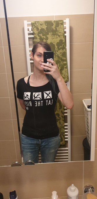 I know I'm hyperconscious about my figure, but I can't complain too much I guess https://t.co/62dgxu