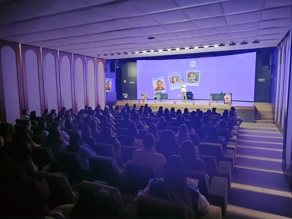 Miborra's tweet photo. El sábado organizamos con todo mi GRAN equipo un #AmabookExperience muy contenta con los resultados. Gracias a los lectores, autores y sobre todo a los compañeros que estuvieron ahí para hacerlo posible. Un evento de 10!! https://t.co/qnUyOKNgDu