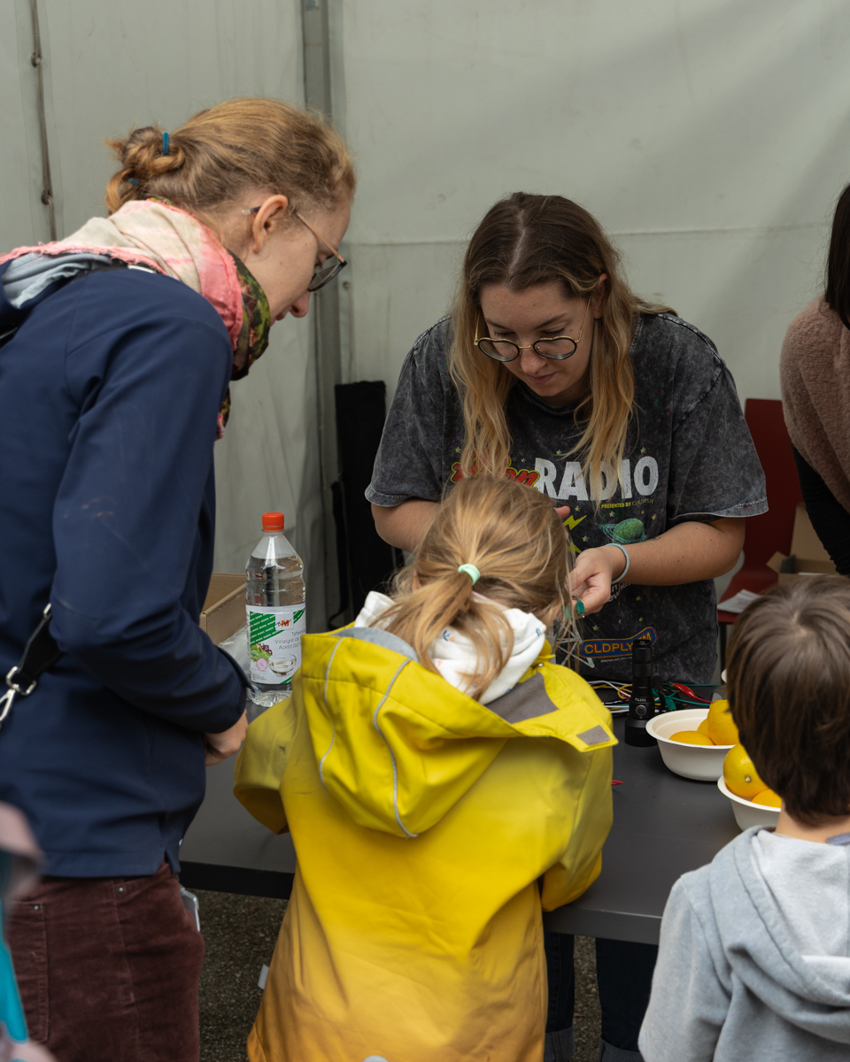 MerkleInstitute's tweet image. Our @MerkleInstitute staff were out and about on Saturday for the @unifr #explora2023 open day. A great opportunity to meet the public and talk about #science, projects, and #innovation (and spray paint)! #outreach #scicomm