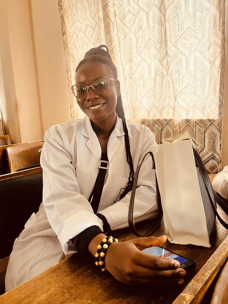 hey_lorlah's tweet photo. A proud student Pharmacist 👩‍⚕️😌 https://t.co/Yrl1YYmF6r