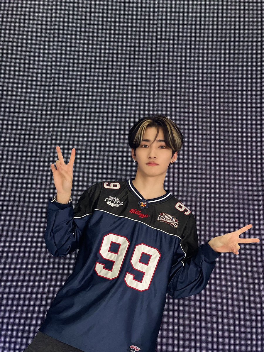 by_EPEX's tweet photo. [#제프]  

일렉트로닉 젶⚡️⚡️

#EPEX #이펙스 #JEFF #제프 #젶프프 https://t.co/Tl6PCkMefM