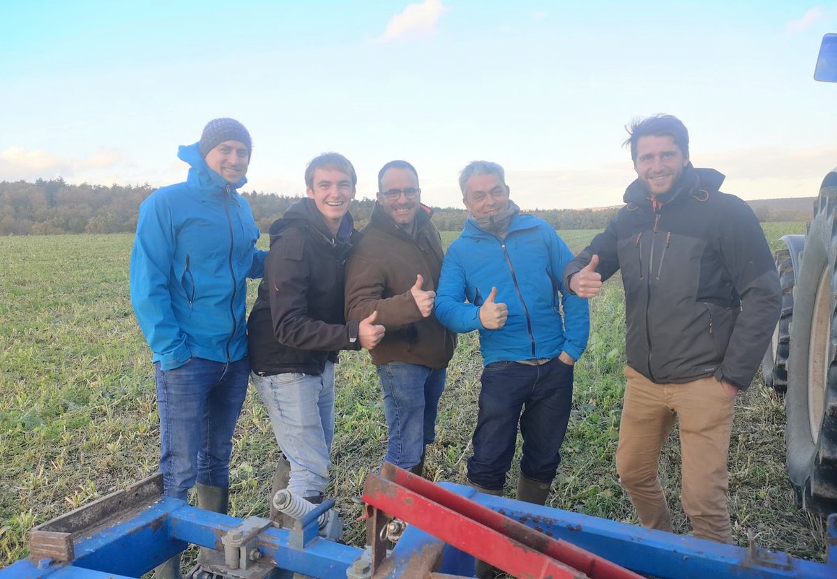 Le plus beau métier du monde? Un travail qui a du sens en se mettant au service de ceux qui nous nourrissent,  ça te parle? Nous oui, on est 6 et on recherche 3 agronomes pour des nouveaux projets.  Ecris nous avant le 15 Octobre!  regenacterre.be/offre-demploi