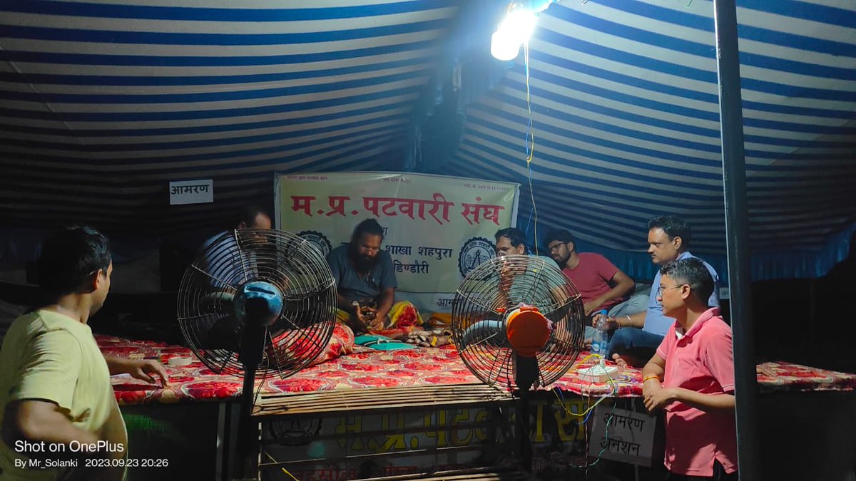 Rajdeep Jaiswal (@rajdeepjaiswl4u) on Twitter photo दब ना जाए आवाज़ कहीं भीड़ में
शेर की दहाड़ बन कर अब गर्जना ही होगा
#पटवारी_आमरण_अनशन
#प्रधानमंत्री_और_पटवारी
#sohan_patwariji_ko_salam
#mppatwariStrike
<a href="/CMMadhyaPradesh/">Chief Minister, MP</a>
<a href="/BJP4India/">BJP</a> <a href="/ZeeMPCG/">Zee MP-Chhattisgarh</a> <a href="/AmitShah/">Amit Shah</a> <a href="/narendramodi/">Narendra Modi</a> <a href="/AamAadmiParty/">AAP</a> <a href="/INCMP/">MP Congress</a> <a href="/indiatvnews/">India TV</a> <a href="/ABPNews/">ABP News</a> <a href="/MPTakOfficial/">MP Tak</a> दब ना जाए आवाज़ कहीं भीड़ में
शेर की दहाड़ बन कर अब गर्जना ही होगा
#पटवारी_आमरण_अनशन
#प्रधानमंत्री_और_पटवारी
#sohan_patwariji_ko_salam
#mppatwariStrike
<a href="/CMMadhyaPradesh/">Chief Minister, MP</a>
<a href="/BJP4India/">BJP</a> <a href="/ZeeMPCG/">Zee MP-Chhattisgarh</a> <a href="/AmitShah/">Amit Shah</a> <a href="/narendramodi/">Narendra Modi</a> <a href="/AamAadmiParty/">AAP</a> <a href="/INCMP/">MP Congress</a> <a href="/indiatvnews/">India TV</a> <a href="/ABPNews/">ABP News</a> <a href="/MPTakOfficial/">MP Tak</a>
