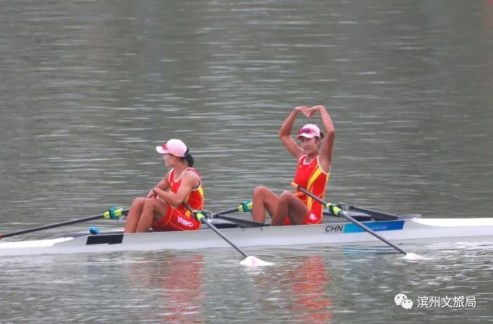 iBinzhou's tweet photo. 🎉🎉Congrats to Lu Shiyu, an athlete from #Binzhou city, and her teammate Shen Shuangmei for winning gold🥇🥇 in the women's double sculls event at the #Hangzhou #AsianGames. This victory marks the first gold medal for Binzhou athletes at the Games👍👍. #BinzhouUpdates https://t.co/4IvdxIdZVY