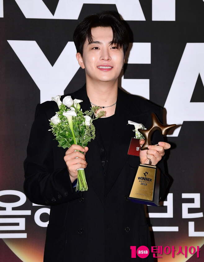 YOUNGJAE_SNS's tweet photo. [📰] Ten Asia Chart:

GOT7 Youngjae has been selected as 'Singer of September'...Musical performances with honey voice→ Sweet voice DJ
🔗 https://t.co/Bqwk9P2qLE

#영재 #갓세븐 
#YOUNGJAE #GOT7 https://t.co/ZwA2LxtyFZ
