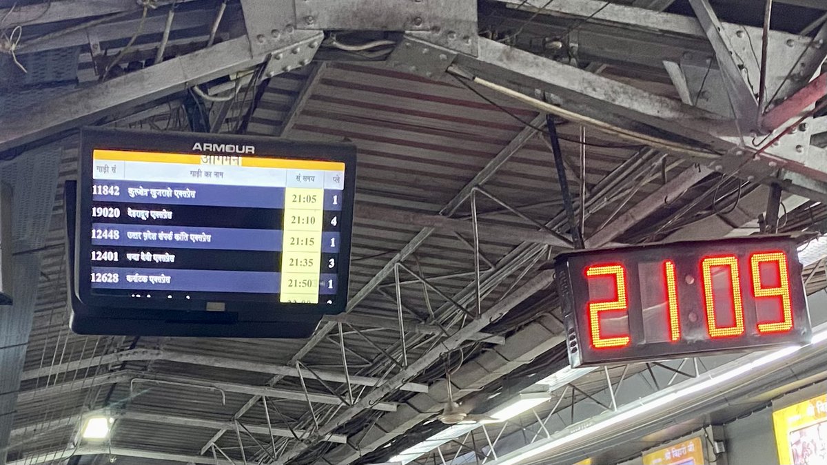 goswamisameer's tweet image. Can you tell me what is the #discrepancy is in this photo? @RailMinIndia #IndianRailways