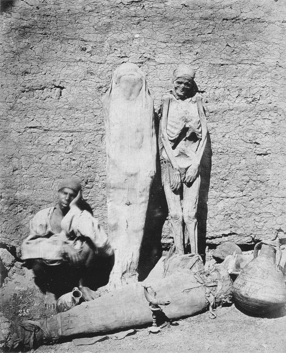TracesLft's tweet photo. Egyptian mummy seller in 1875 https://t.co/AFBzZhxQ5O