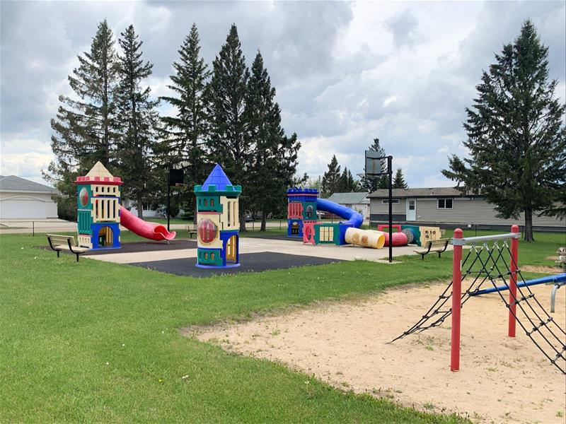 MichaelBurechai's tweet photo. @KIN110UofR This was one of the playgrounds I grew up with. This particular playground was vandalized a lot, making it unable to play on or being disgusted with the messages written inside. I think it is important that children are able to use playgrounds without learning a new word. https://t.co/JprCDGb57j