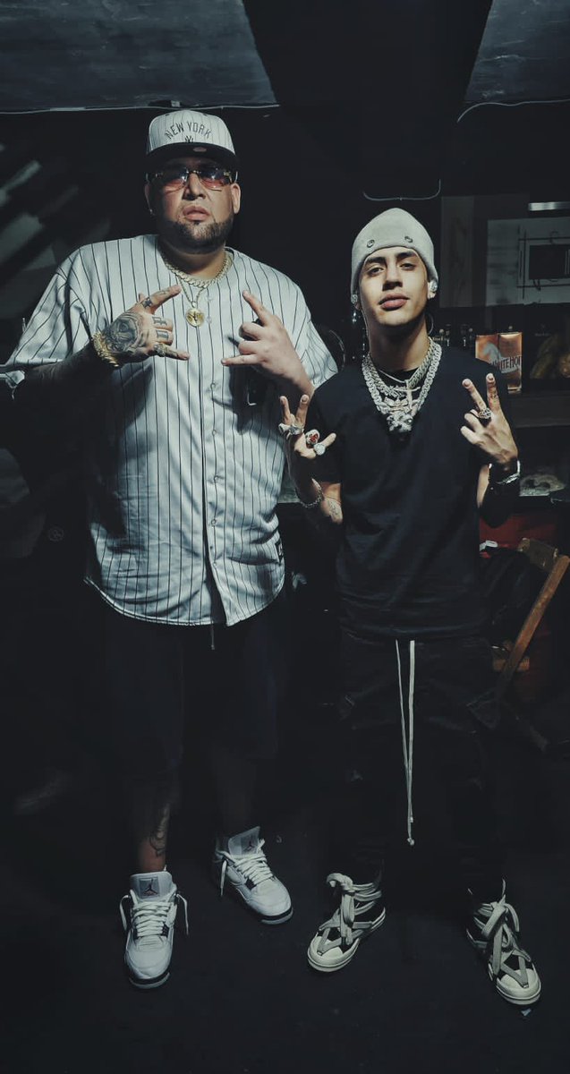 tainyloops's tweet image. En Brazil se llevó a cabo el 2do Festival de Reggaeton y junto con @CrisMjCharts llevamos rumba! 🇧🇷