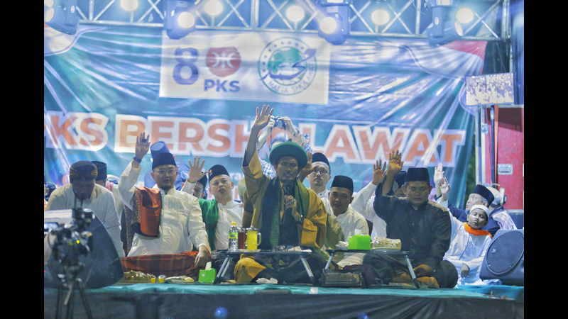 PKS Bershalawat, Penyejuk Di Tengah Tahun Politik dlvr.it/SwYfjP