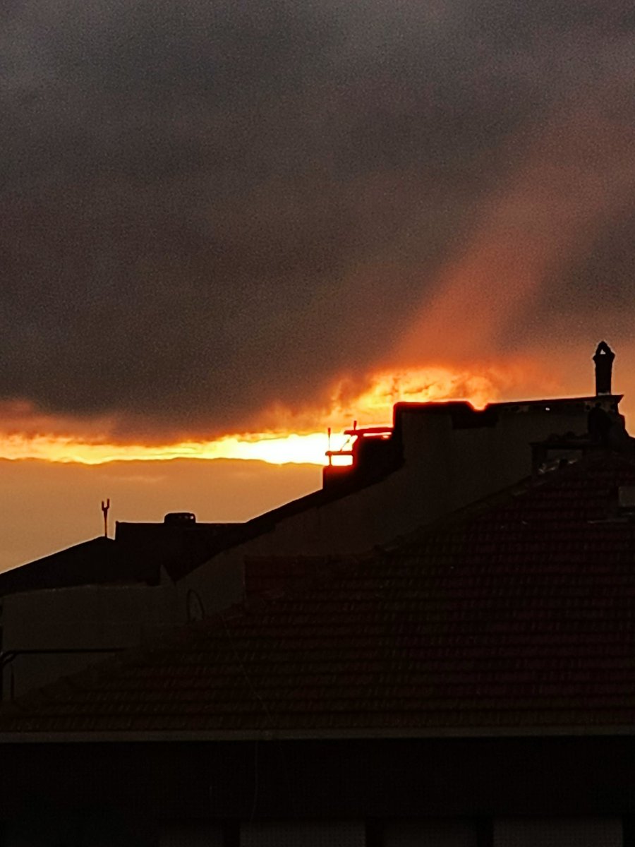 Ne aradığını bilecek , ne neyi aradığını. 
Ne gelecek olanı , ne getireceğini.
Ne kontrol edecek , ne engel olacak. 
Aradığı geleni , gelen getirdiğini
Konrolün engeli yarattığı vakit gibi. 
Zıtlıkların karmaşası bu büyünün tesiri.