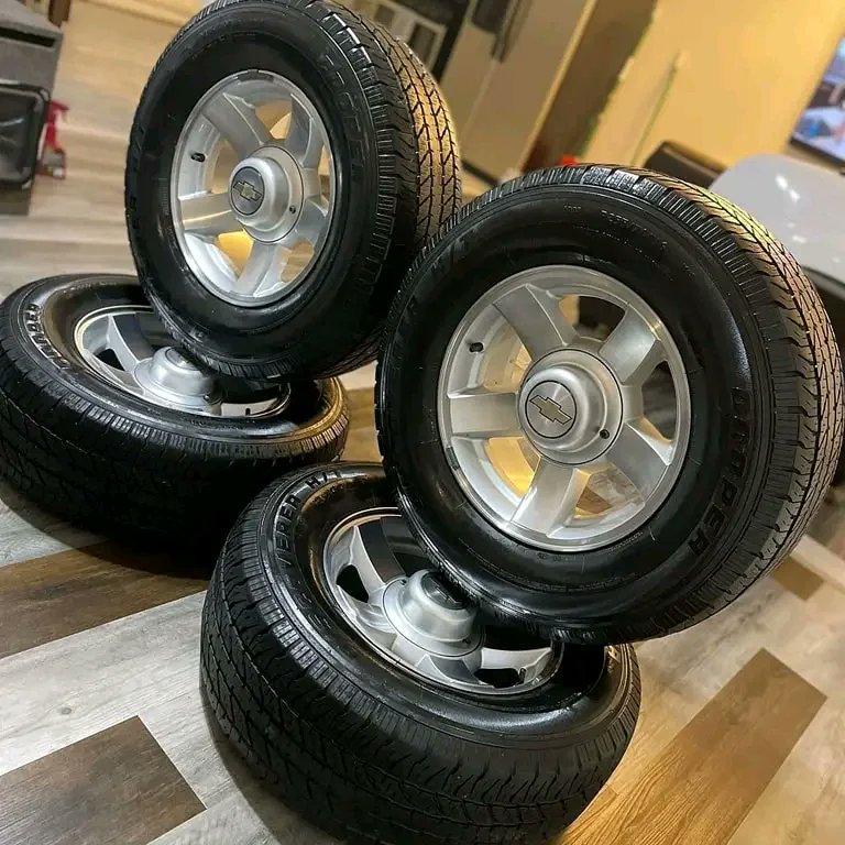 ObsPart's tweet image. 5x5 for obs chevy or GMC, OEM Tahoe Limited Edition, rims r in great shape, No curbs or Nothing!! Tires Good condition to available for pickup and delivery inbox me if interested