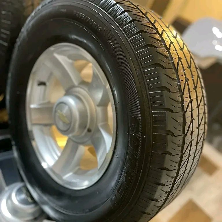 ObsPart's tweet image. 5x5 for obs chevy or GMC, OEM Tahoe Limited Edition, rims r in great shape, No curbs or Nothing!! Tires Good condition to available for pickup and delivery inbox me if interested