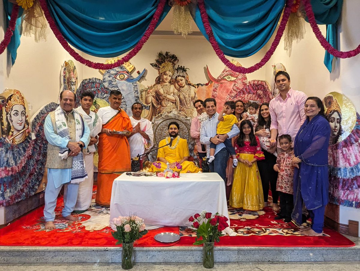 nimbarkachary's tweet photo. श्रीकृष्णा वेली टेंपल, एप्पल वेली, केलिफोर्निया- अमेरिका में
श्री राधाष्टमी महोत्सव का दिव्य  आयोजन "जय जय श्री राधे" https://t.co/Y0hQrpLoZj