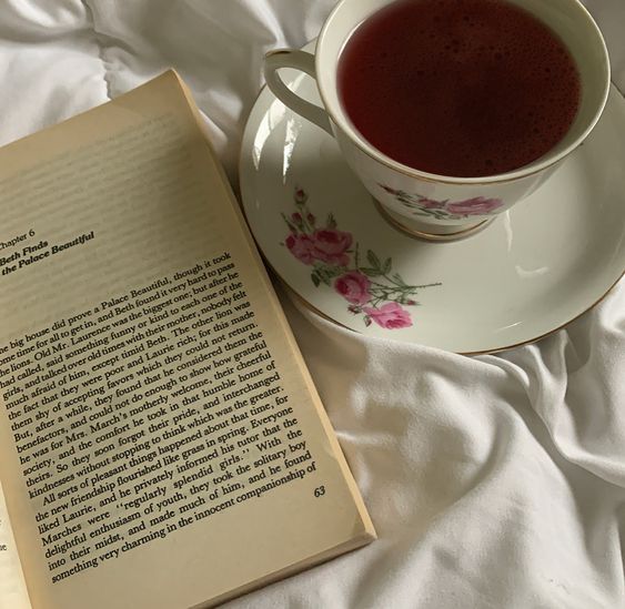 PenguinIndia's tweet photo. Are you more of a coffee+book reader or a tea+book reader? ☕️ https://t.co/Sw4WHDPOVn