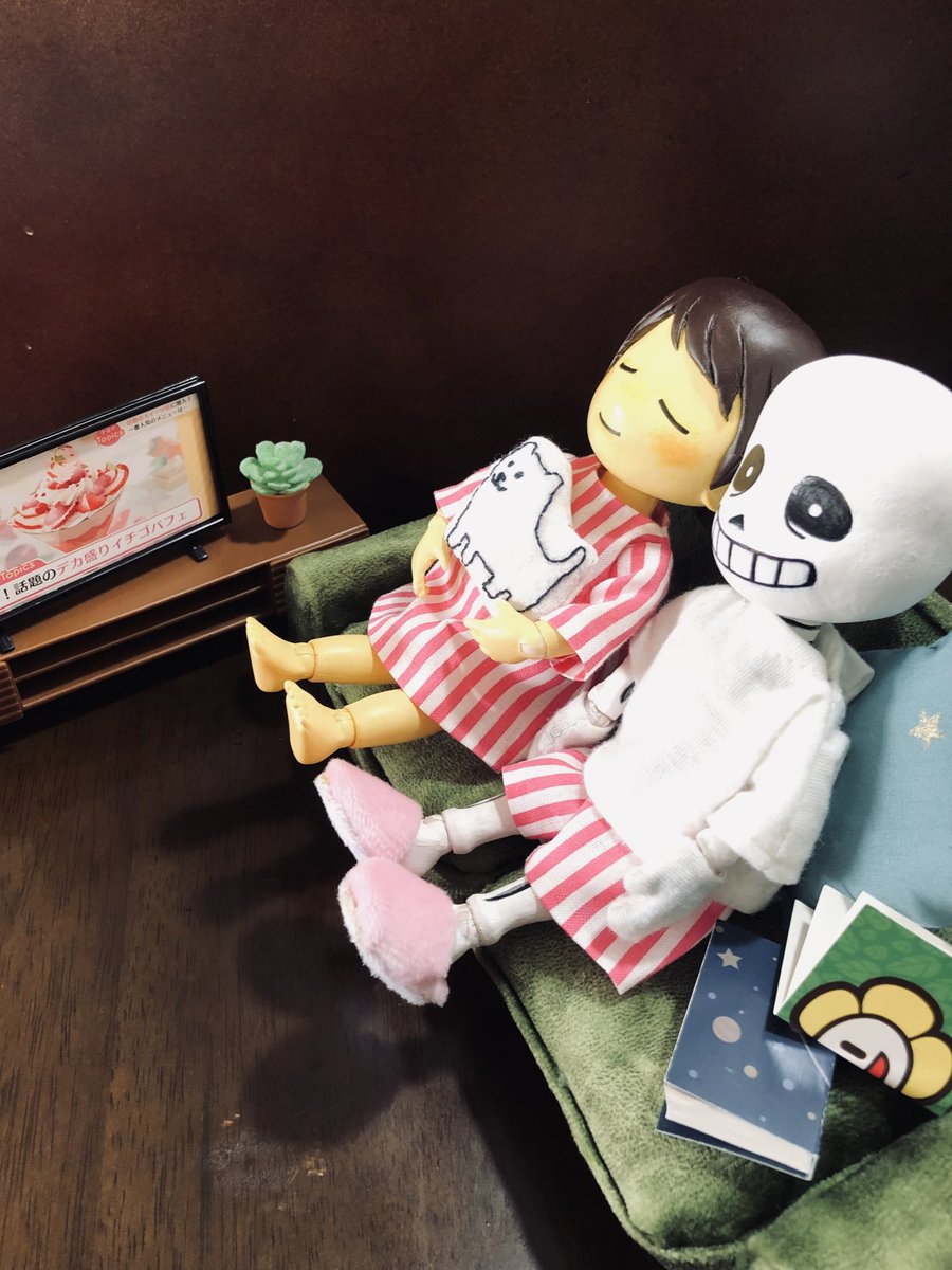 ⚠️ドール・CP表現

サンフリ夜のまったりタイム。
そういえばテレビも導入しました。