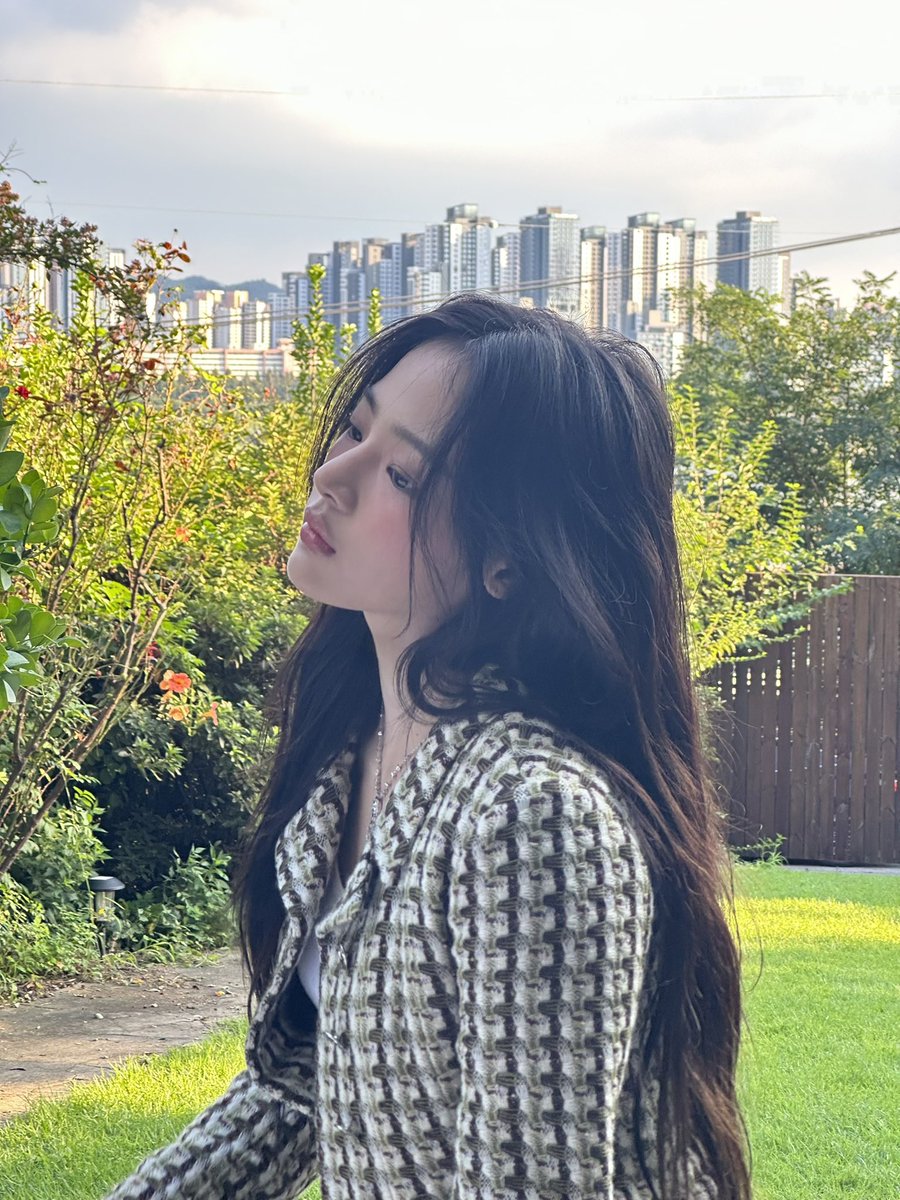 minjigallery's tweet image. WOAH KIM MINJI