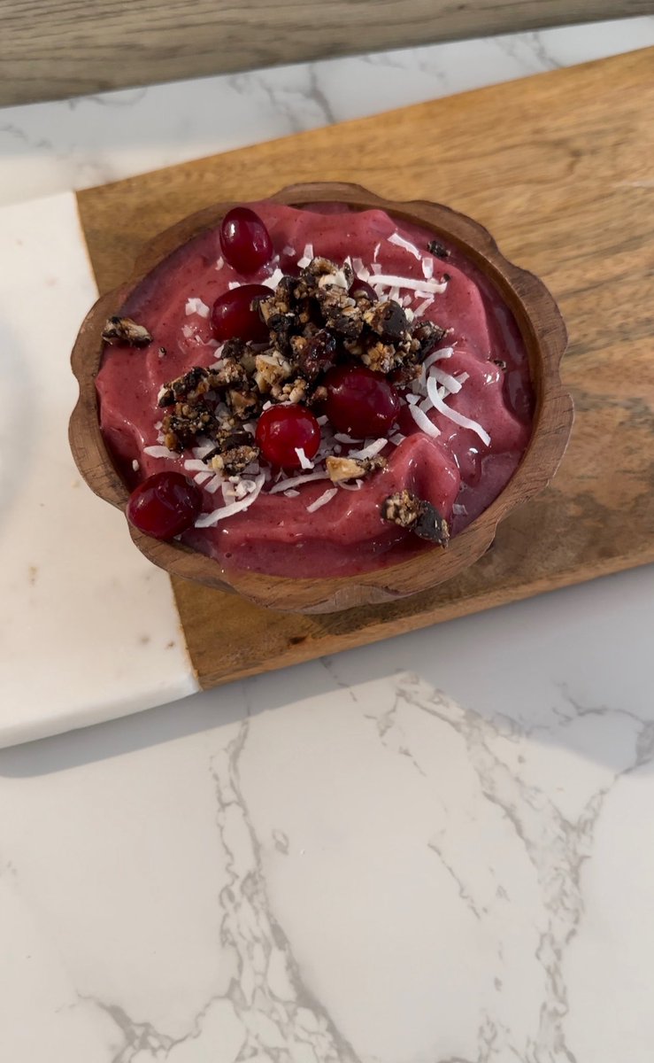 Cranberry Smoothie Bowl
‌
INGREDIENTS:
➀ 2 cups of mixed frozen fruit (Cranberries, bananas, strawberries)
➁ 1 cup of coconut water
➂ 1 scoop of NAOMI Nourished Gut
➃ Granola
➄ Coconut flakes

DIRECTIONS:
➀ Blend all ingredients together &amp; top with granola &amp; coconut flakes.