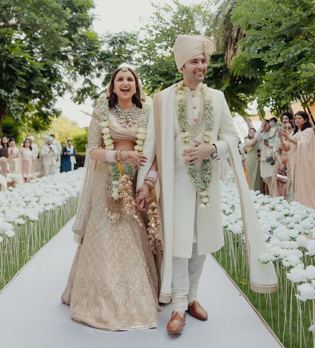 iam_shimorekato's tweet photo. The capitalist wedding of a socialist leader. https://t.co/gpBJucwbTs
