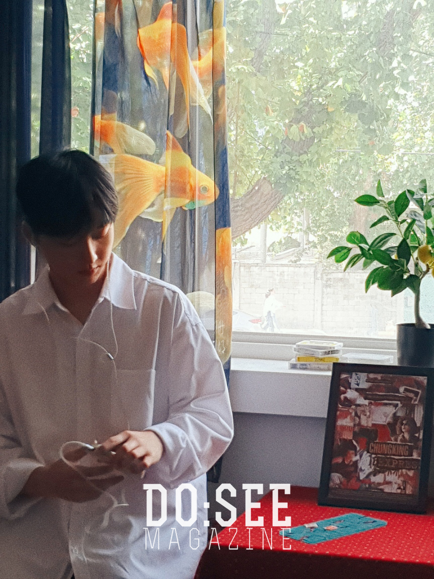 dosee_2's tweet photo. 📻
#권태하 배우의 지나온 시간과 사랑을 읽을 수 있었던 인터뷰 및 화보 현장 일부를 공개합니다. 추후 공개될 인터뷰 전문을 기대해 주세요! https://t.co/tdO27SV8GD