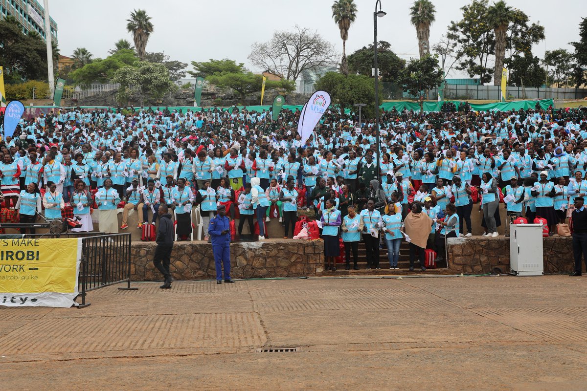 Chu4Uhc's tweet photo. It's all pomp and colour here at Uhuru Park as we join over 7000 CHPs to witness this monumental milestone as the Head of State flags off 100,000 CHP kits to all 47 counties. 
#AfyaNyumbani https://t.co/MTouvXjuir