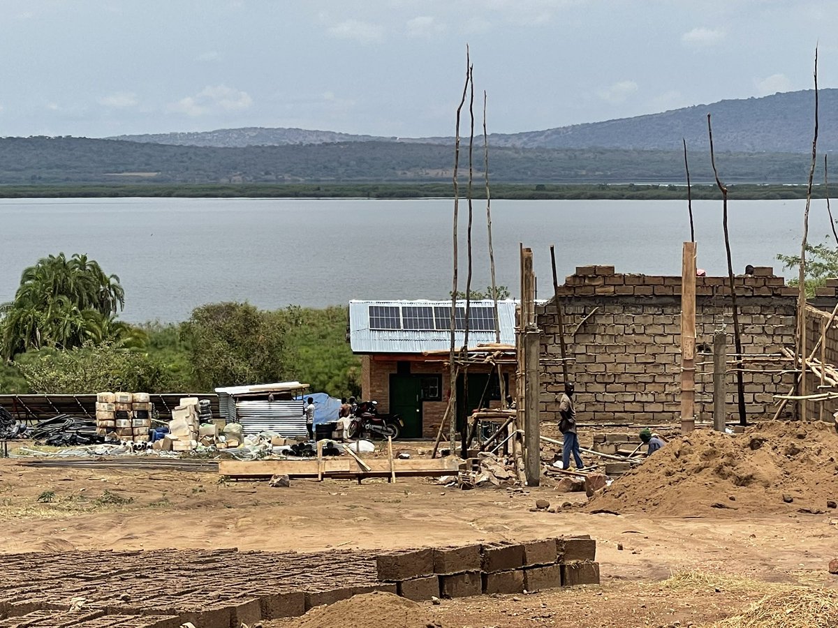 NdegoFarm's tweet photo. Building farm structures at @NdegoFarm in #Rwanda to include harvest packing &amp; sorting room, cold room, agrochemical store, changing rooms, general store and office among other rooms, according to the @GLOBALGAP standards. #RwOT #greenhousefarming #tomatoes #agribusiness https://t.co/SB0TL5LQE1