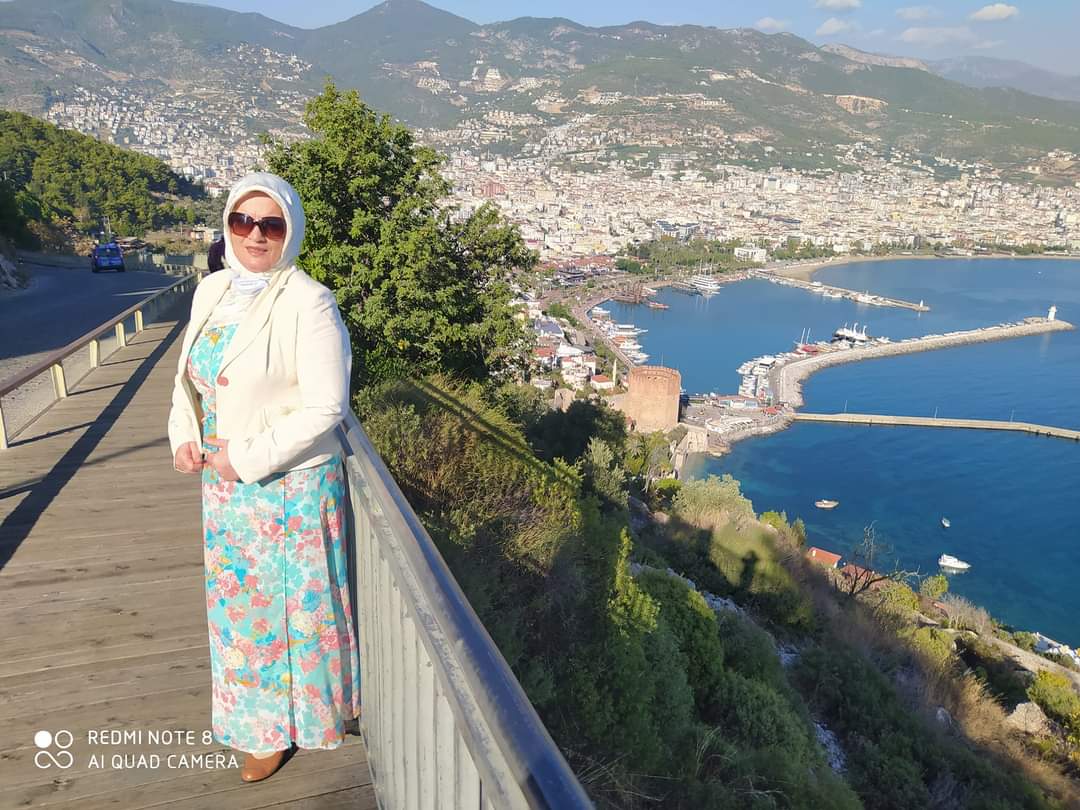 birseldabak's tweet image. HAYAT BİZE BİR GÜN DAHA ISMARLADI
BİR ŞANS DAHA VERDİ 
O ZAMAN 
UMUT PENCERİNİZ HEP AÇIK
 YÜZÜNÜZDE TEBESSÜM 
YÜREĞİNİZ SEVGİYLE DOLSUN
EN ÇOK DA 
GÜZEL BİR RUHLA KURULAN 
O SICAK GÖNÜL BAĞINI SEVİYOR #İNSAN
#NAİF #ZARİF #İÇTEN  #İNCİTMEYEN
GÜZEL BİR HAFTAYA
#HOŞGELDİN #pazaRTEsi