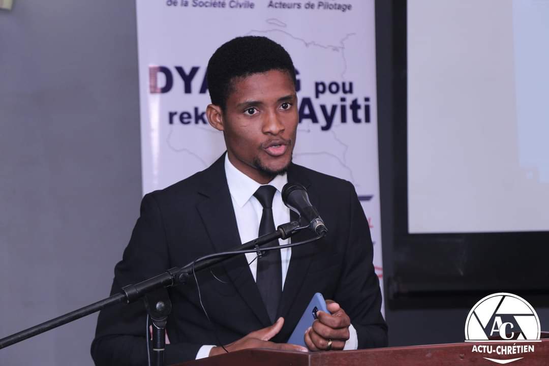 rogenerson's tweet photo. Altènativ la se nan men estrikti onèt òganize yo, asosyasyon jenès konsekan epi responsab yo, fòs viv yo, estrikti enflyans yo, aktè nan sosyete sivil la. Moun zòn rekile tankou moun kapital, DYALÒG SENSÈ a dwe kontinye pou n soti ak FÈY DEWOUT pou REKONSTUI Ayiti. https://t.co/zWe4STJCwS