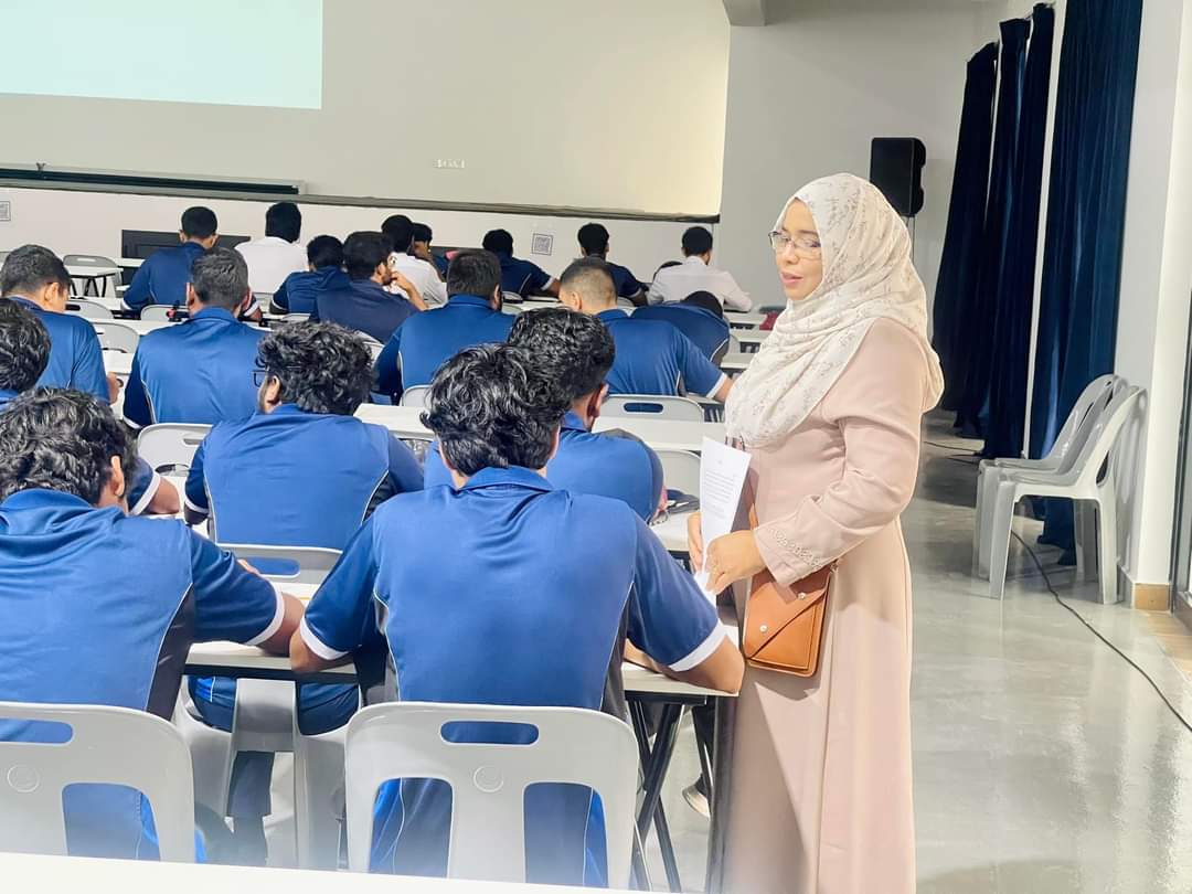 CHSE (@chse_highschool) on Twitter photo 2023 ވަނަ އަހަރުގެ އެޗްއެސްސީ އިމްތިޙާނަށް ތައްޔާރުވުމަށް ޓަކައި ދަރިވަރުންނަށް ބާއްވާ ދިވެހި ކޭމްޕް ވަނީ ވަރަށް ކާމިޔާބު ކަމާއެކު ކުރިއަށް ގެންދެވިފަ. ކުދީންނަށް އިތުރަށް އެހީތެރިކަން ބޭނުންވާ ބައިތަކަށް އެހީތެރިކަން ފޯރުކޮށްދެވުނު.
#HSCCAMP
#Goodluck
<a href="/MoEdumv/">Ministry of Education</a>
<a href="/aisthly/">Aishath Ali</a> 2023 ވަނަ އަހަރުގެ އެޗްއެސްސީ އިމްތިޙާނަށް ތައްޔާރުވުމަށް ޓަކައި ދަރިވަރުންނަށް ބާއްވާ ދިވެހި ކޭމްޕް ވަނީ ވަރަށް ކާމިޔާބު ކަމާއެކު ކުރިއަށް ގެންދެވިފަ. ކުދީންނަށް އިތުރަށް އެހީތެރިކަން ބޭނުންވާ ބައިތަކަށް އެހީތެރިކަން ފޯރުކޮށްދެވުނު.
#HSCCAMP
#Goodluck
<a href="/MoEdumv/">Ministry of Education</a>
<a href="/aisthly/">Aishath Ali</a>