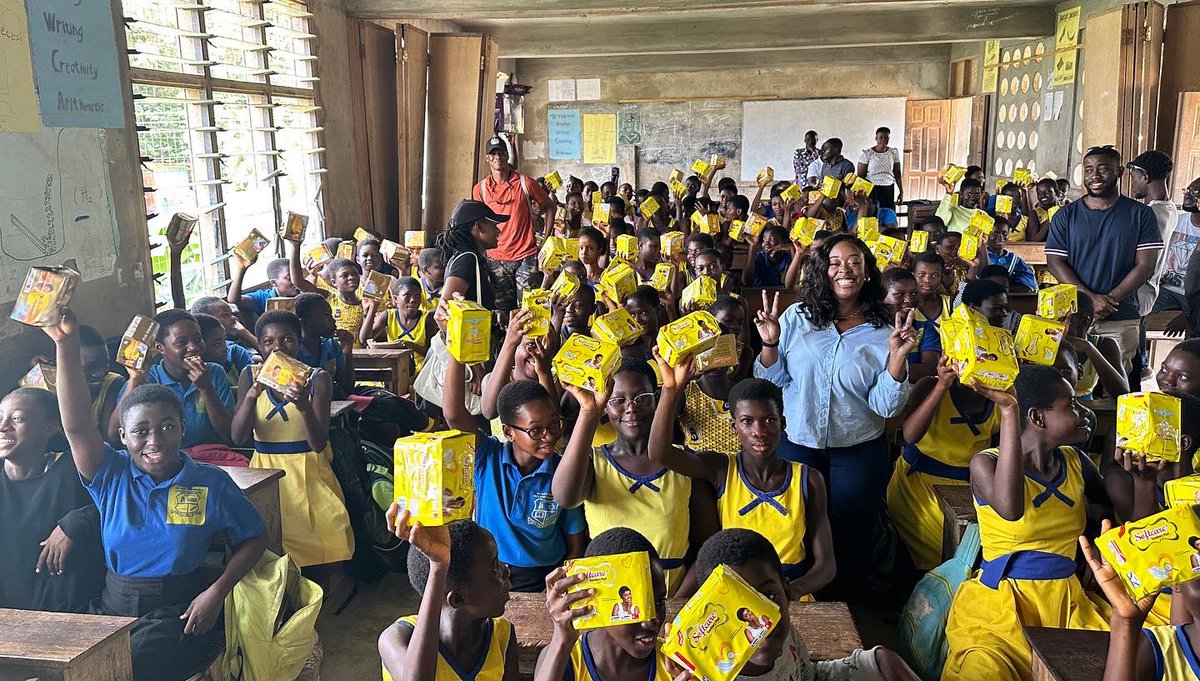 _TEFoundation's tweet photo. At the start of the day we wanted to make sure the children knew the importance of their voices.
The Rev Alec Jones Methodist School & St Paul Catholic School at the Nkanfua community in Cape Coast we’re so grateful to have us.
#sexeducation #endperiodpoverty
#UseYourVoices https://t.co/JQZKMGdN70