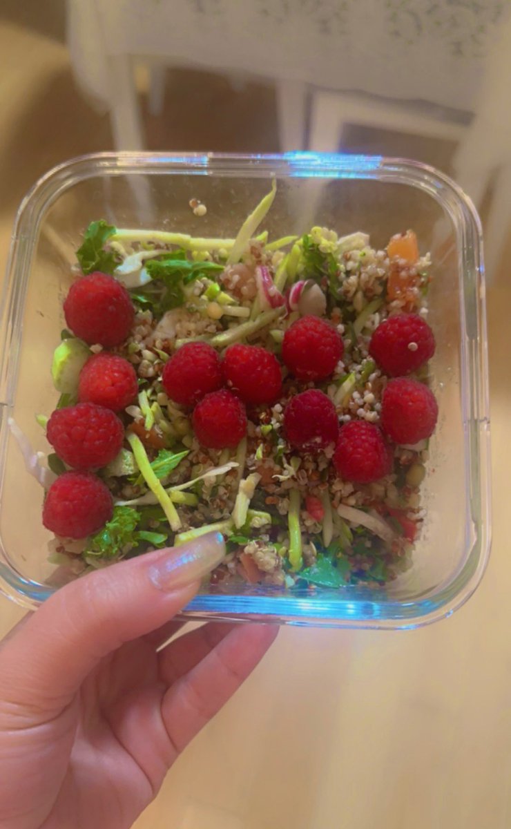 I asked my little daughter to help me pack our lunch for tomorrow. When I saw my lunch, I asked her why she put raspberries on top. She said, "So when you open your lunch tomorrow, you can see how much I love you." 🥺