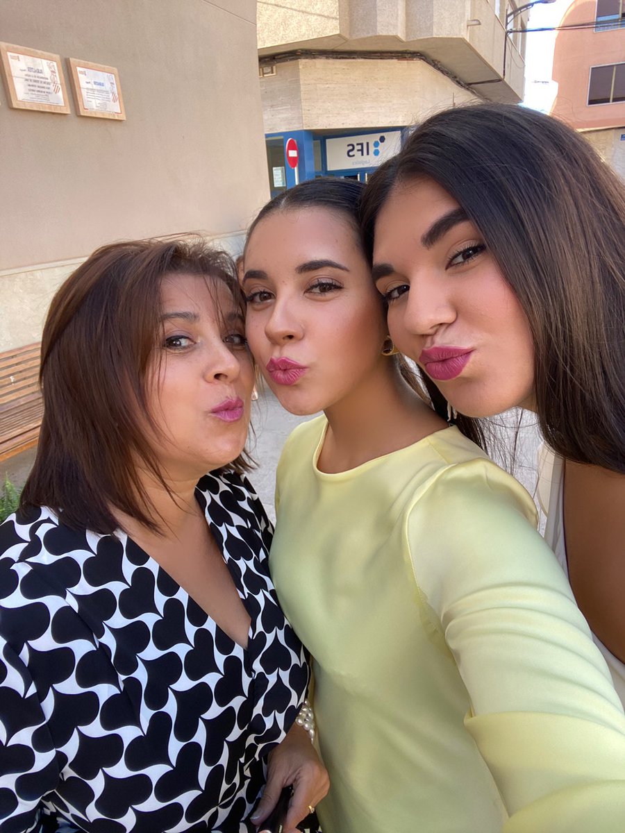caarmengrt's tweet photo. Mi familia 🌼🩷 https://t.co/f0QxDJTiaL