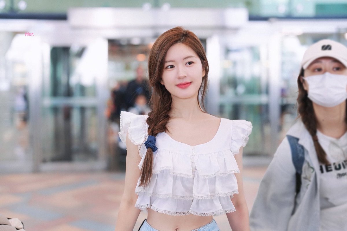 ZhaolusiTH's tweet photo. 🇹🇭 ยินดีต้อนรับนะคะคนสวย 💜

📸 : Her_赵露思

ZHAOLUSI BA WeTV
#WelcomeZhaolusiToThailand
#ประเทศไทยมีจ้าวลู่ซือแล้ว https://t.co/Fb3LRD1vDm