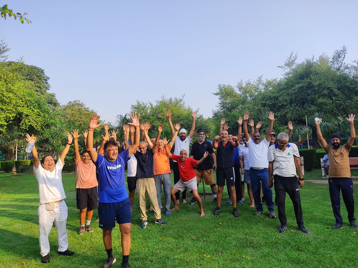 EatRightWestDis's tweet photo. Department of Food Safety, District West organised a Yoga cum Millet awareness session with a laughing club in Central park Hari Nagar on 25 September morning. Millets &amp; Yoga: Nourishing our bodies, nurturing our planet. https://t.co/JE1ybcpapX