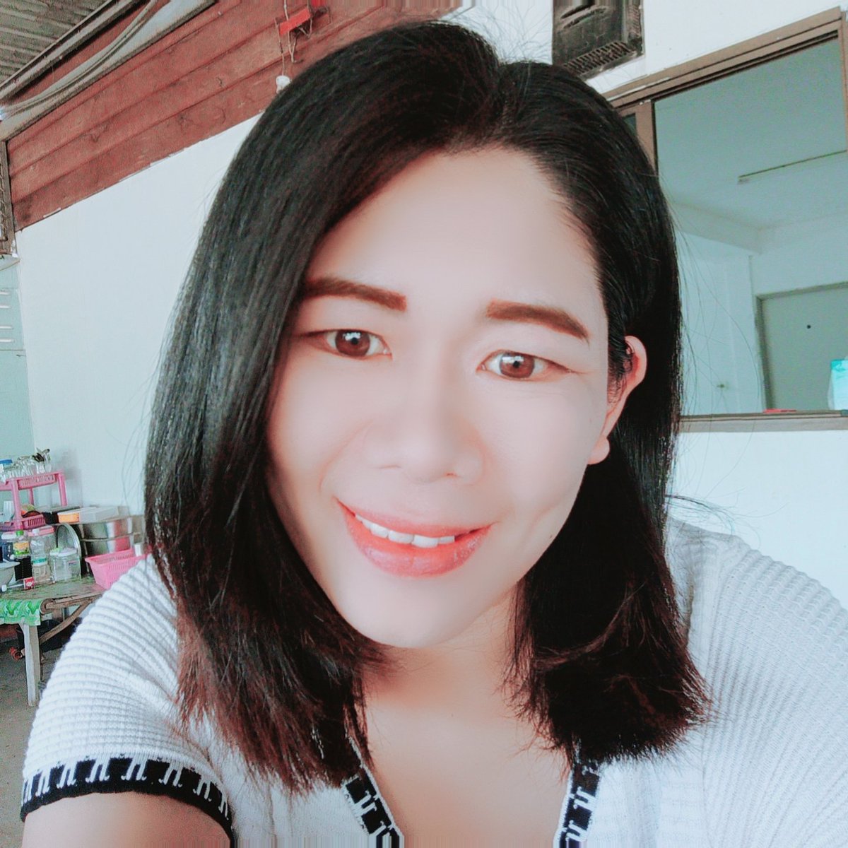 ไม่สวยก็เหนื่อยหน่อย 
หมายถึงแต่งรูปเหนื่อยอ่ะ🤣