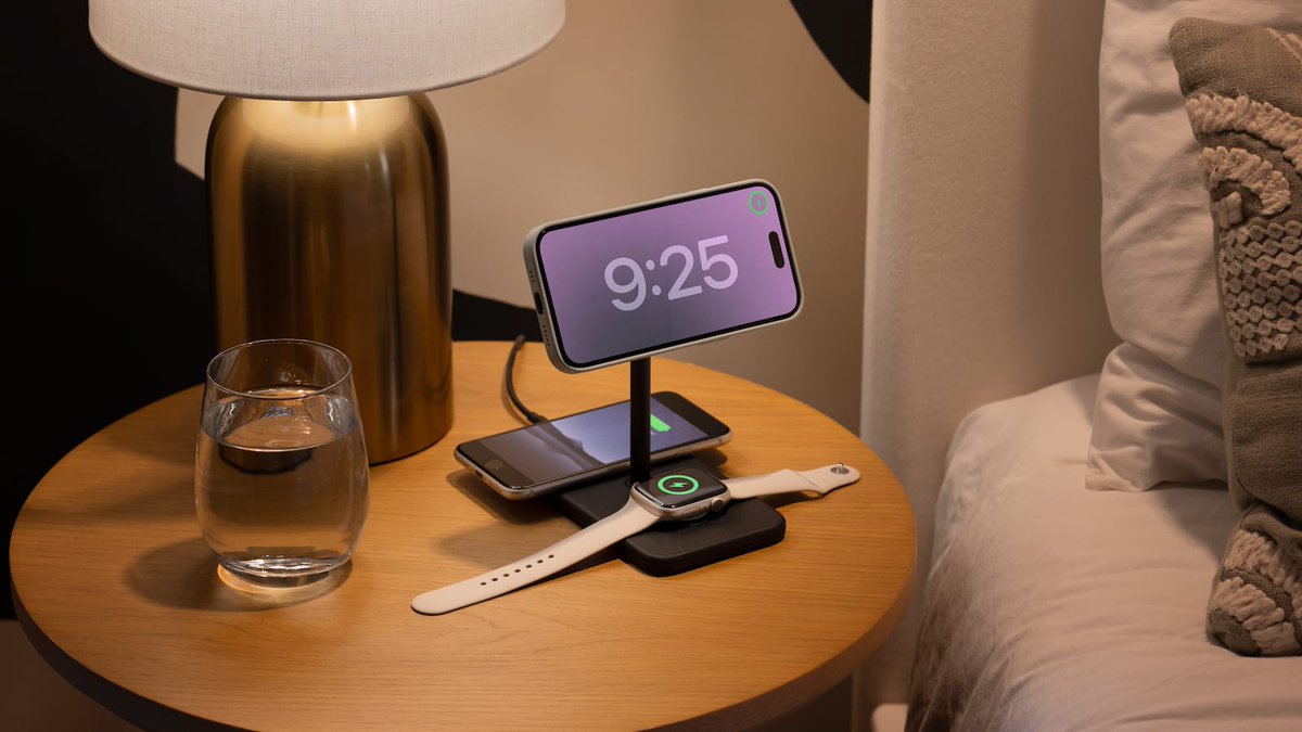 GadgetFlow's tweet image. The Twelve South HiRise 3 Deluxe 3-in-1 Charging Stand is your tech oasis! 

 Keep your devices accessible and charged with this versatile charging solution. 📱⌚ #TechOrganization #ChargingHub

thegadgetflow.com/portfolio/twel…